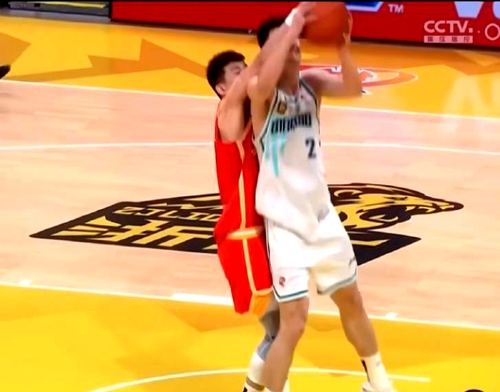 乐鱼体育leyu-太阳球员公开质疑裁判判罚尺度，引争议，留言应用出来.-乐鱼体育leyu